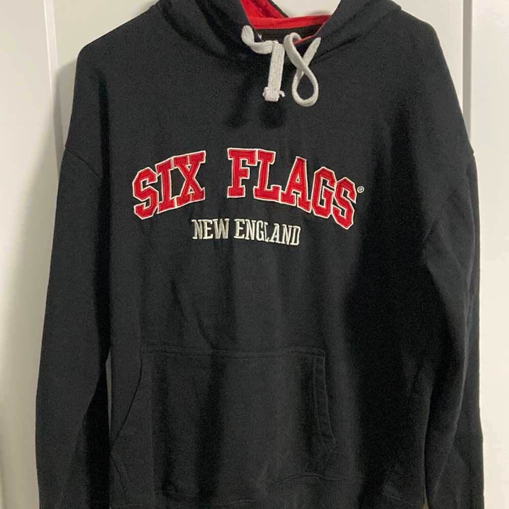 Men’s six flags New England hoodie size L